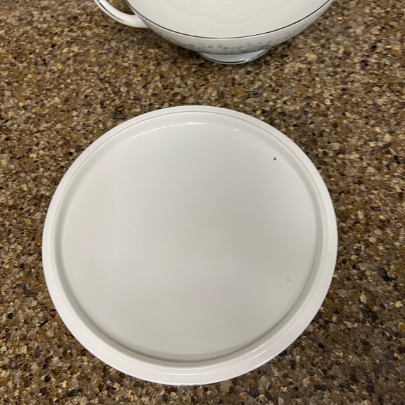 EUC VINTAGE WEDGEWOOD BELLE FLEUR COVERED VEGETABLE SERVING BOWL w PLATINUM TRIM - Picture 4 of 7